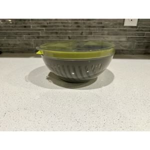 Pampered Chef Salad Cutting Bowl Set